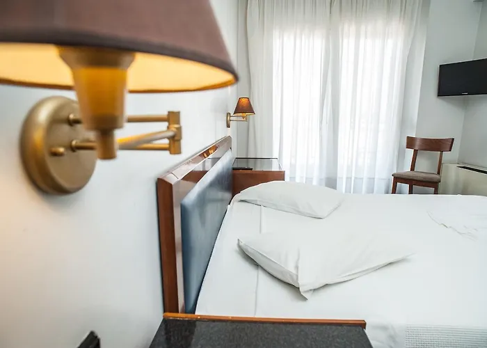 Aigli Otel 2*