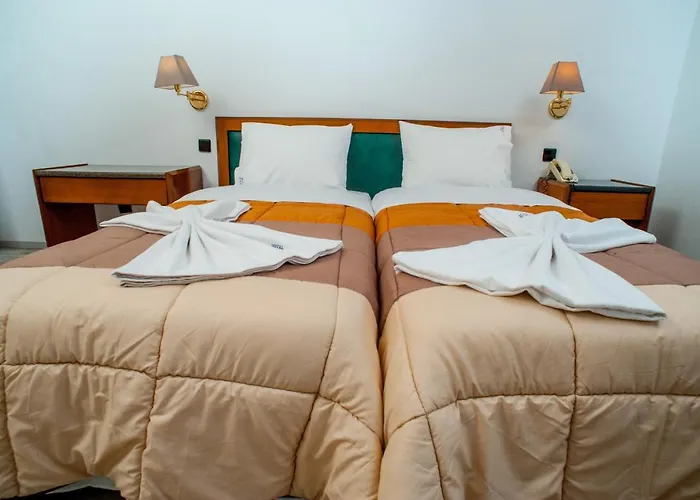 Aigli 酒店 Peraía